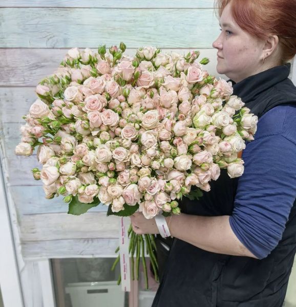 21 кустовая роза Полина 70+ см