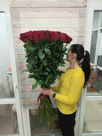 51 роза Эквадор Эксплорер 100 см