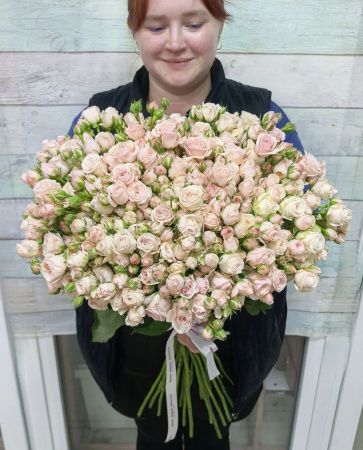 21 кустовая роза Полина 70+ см