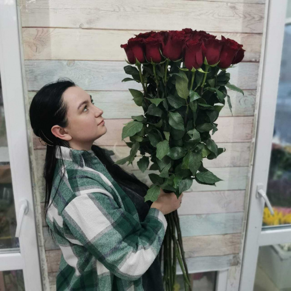 21 роза Эквадор Эксплорер 100 см