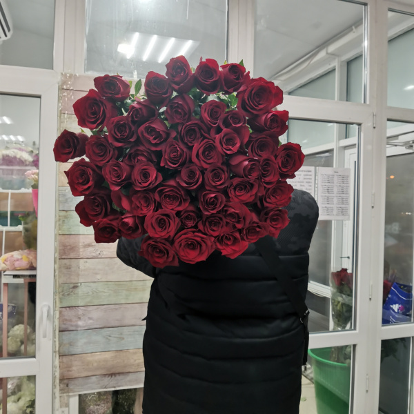 35 роз Эквадор Эксплорер 100 см