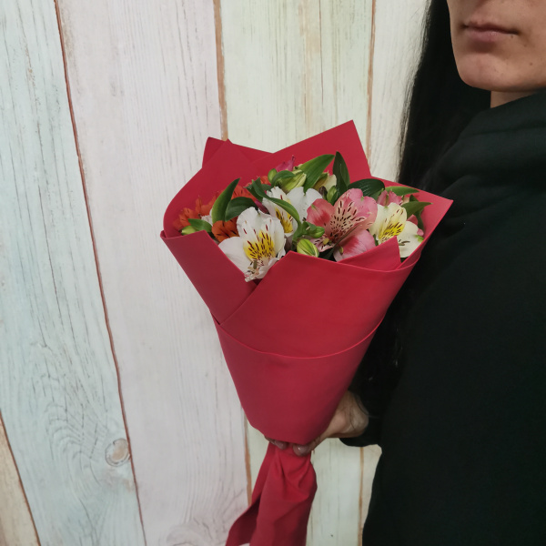 7 веток Альстремерии