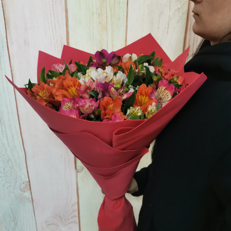 35 веток Альстремерии